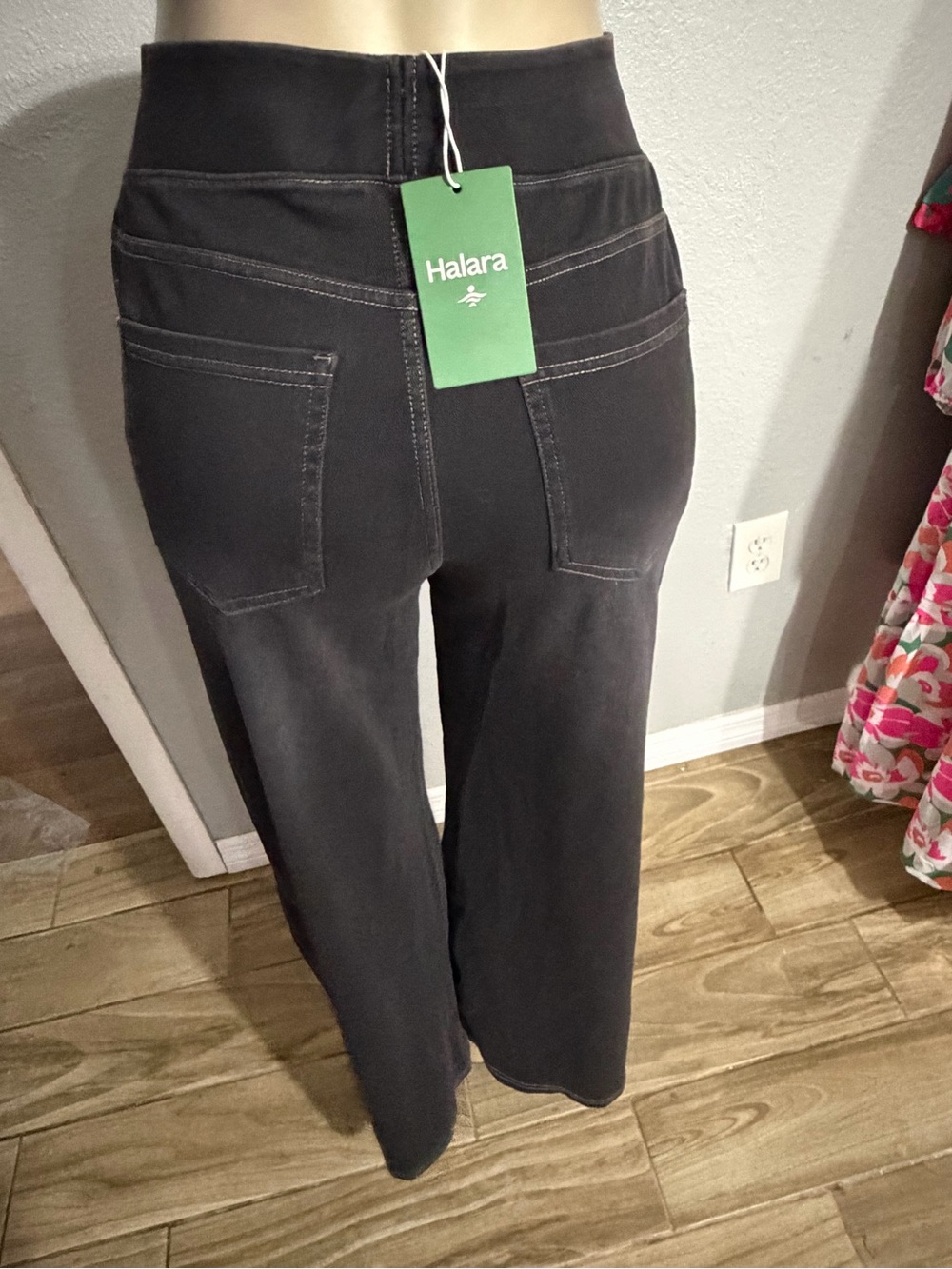 Women’s Black Pull-On leggings with High Waist Halara - Picture 2 of 4